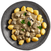 Kockice pilećeg filea u kremastom umaku od šampinjona s njokima